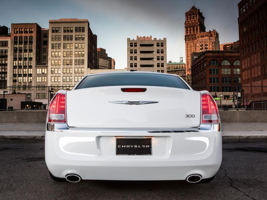  Chrysler 300C Motown 2013 года  (фото 14 из 15)